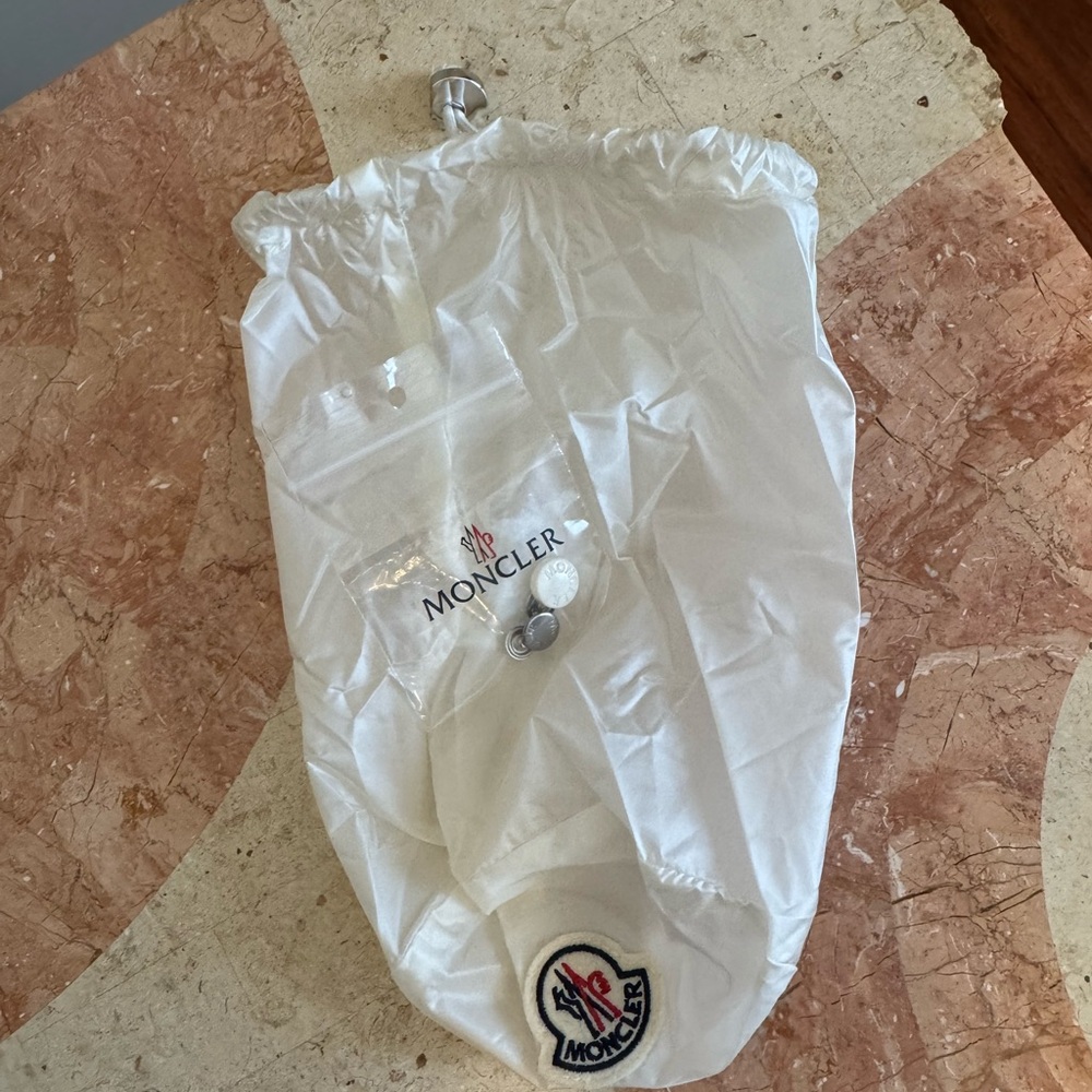 Moncler Liane quilted shell down vest in white - Picture 5 of 12